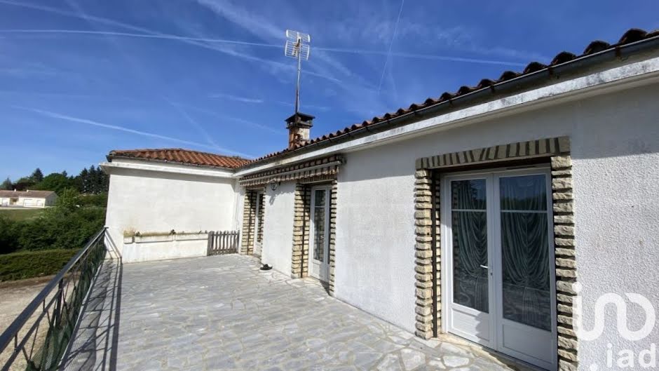 Vente maison 5 pièces 130 m² à Saint-Pierre-d'Exideuil (86400), 159 574 €