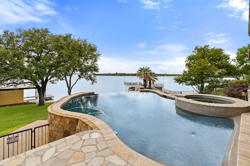 House with pool 2