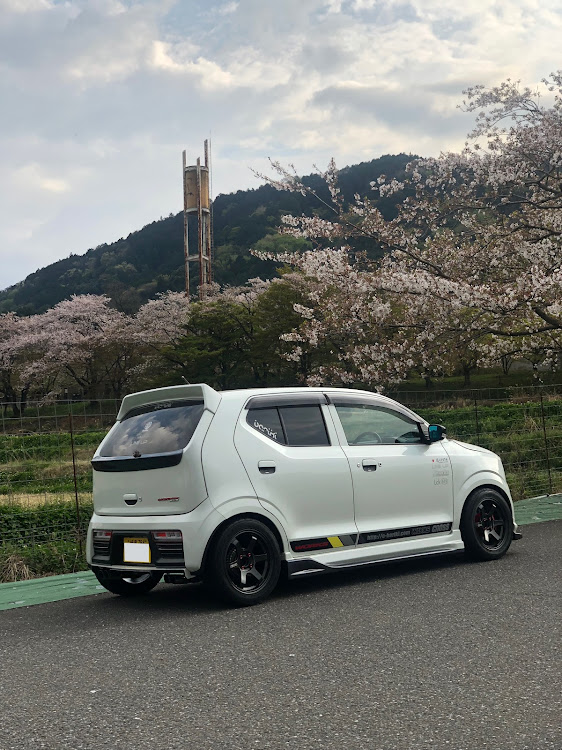 アルトワークスの目指せPickUpCars・リアまわりイメチェン・いいね♪ありがとうございます♪・イエローコーティングレンズ・サクラと愛車に関するカスタム事例の投稿画像1枚目