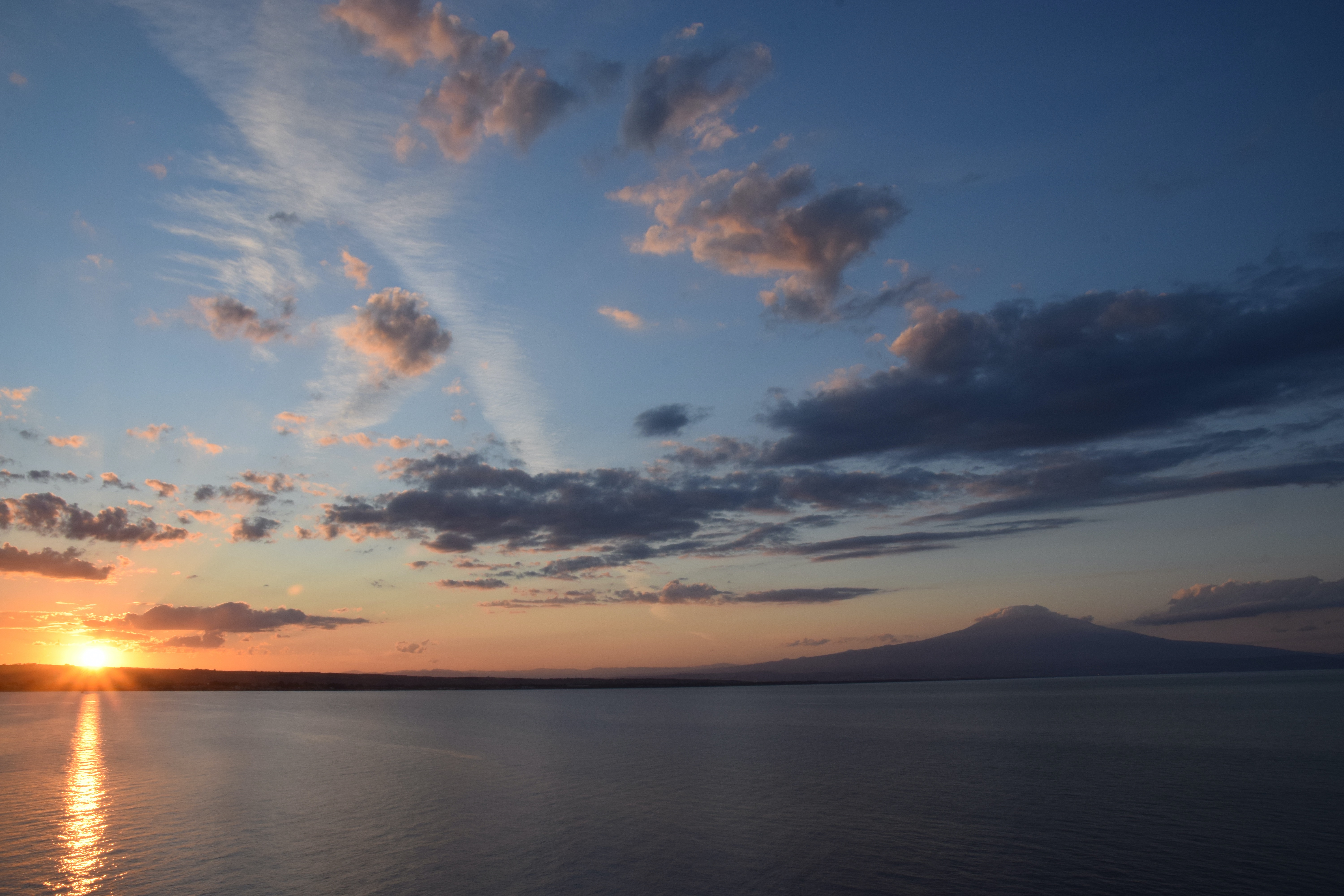 Tramonto nel golfo di Catania di stelli