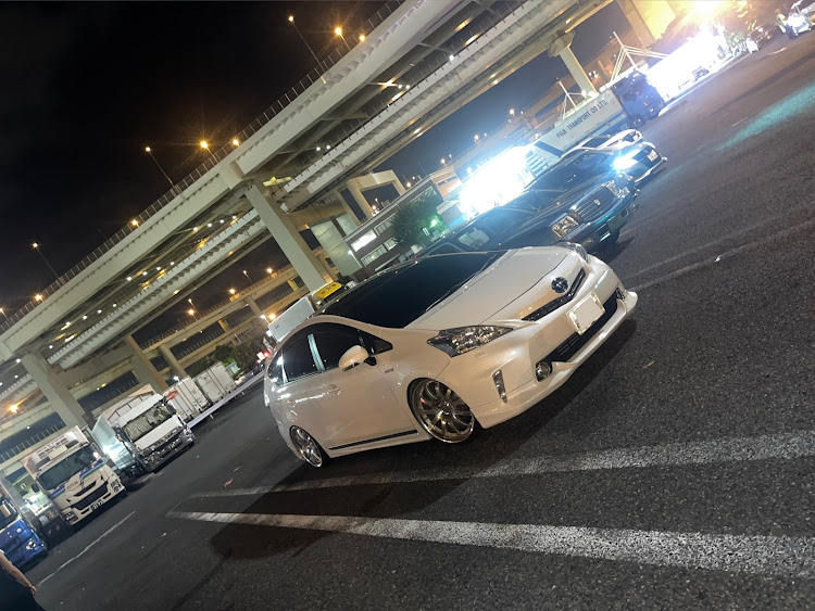 プリウスαの大黒PA・フルスモ・カールソン1/11に関するカスタム事例の投稿画像1枚目