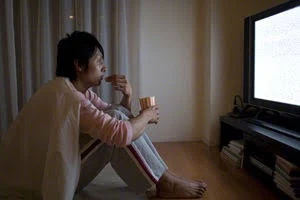 「真夜中のテレビ」のメインビジュアル