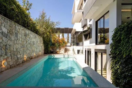 photo Villa with pool