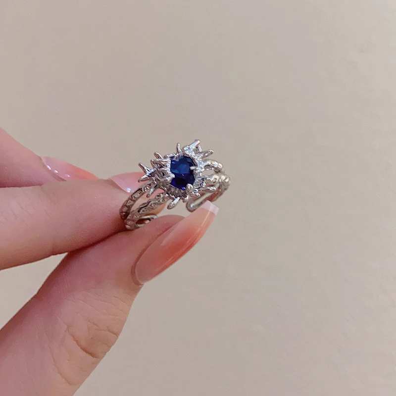 Title 1, Bague femme cristal bleu irrégulier. Un bijou u...