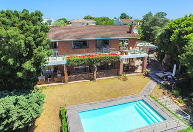 Maison avec piscine et jardin 18