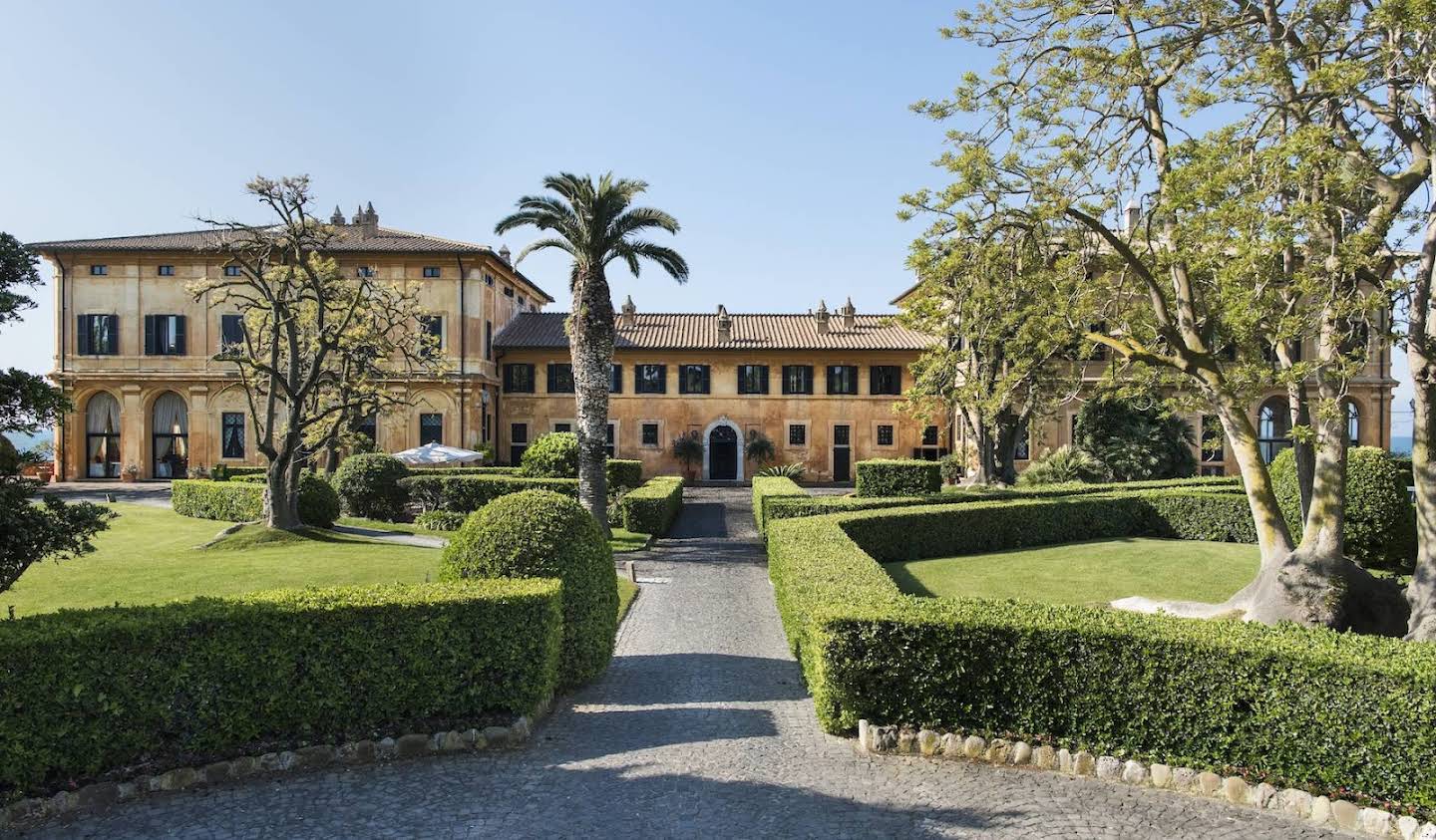 Apartment with pool Ladispoli