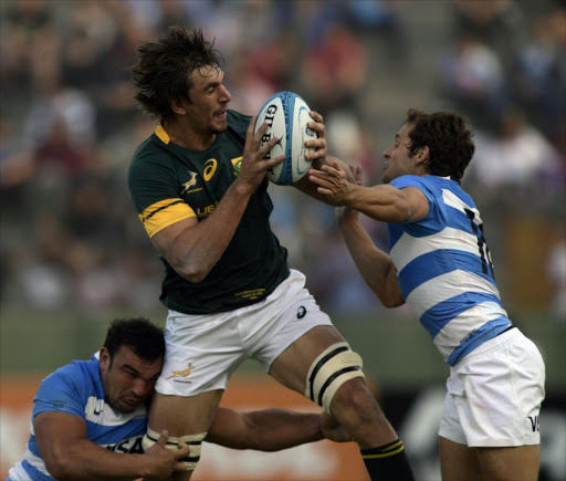 South Africa's lock Eben Etzebeth (C) is tackled by Argentina's Los Pumas hooker Agustin Creevy (L) and flyhalf Nicolas Sanchez during their Rugby Championship match at Padre Ernesto Martearena stadium in Salta, Argentina on August 27, 2016.