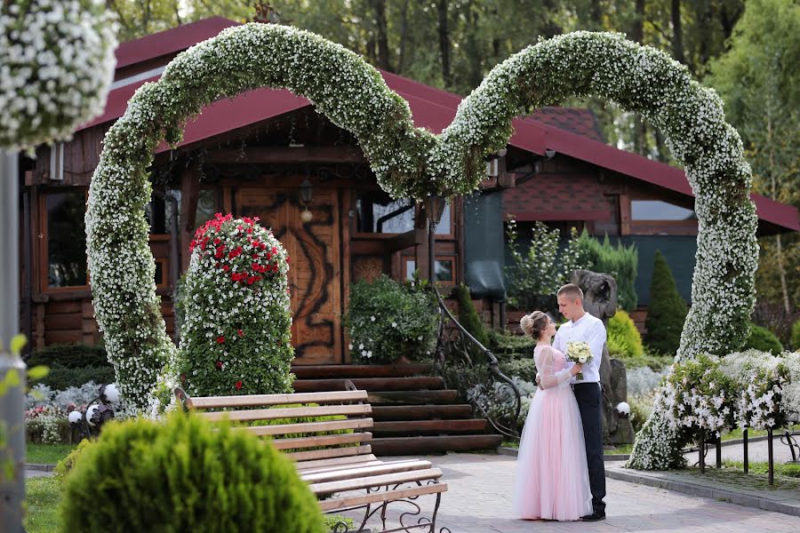 Fotógrafo de casamento Lesya Konik (lesiakonyk). Foto de 23 de setembro 2019