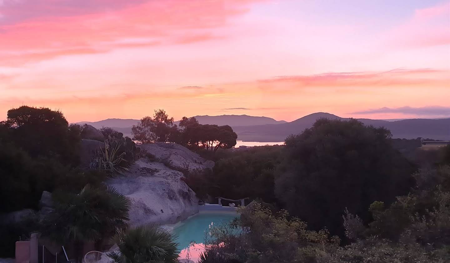 Propriété avec piscine en bord de mer Pianottoli-Caldarello