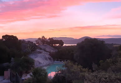 Propriété avec piscine en bord de mer 1