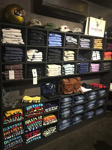 He Store photo 