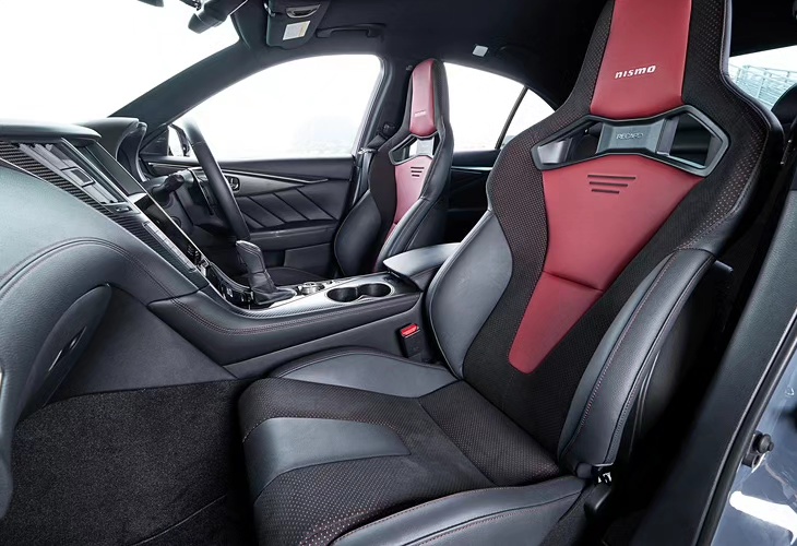 YOU『ゆう』さんが投稿した車好きと繋がりたい・スカイラインnismo・新型車・スカイラインに関するカスタム事例の投稿画像5枚目
