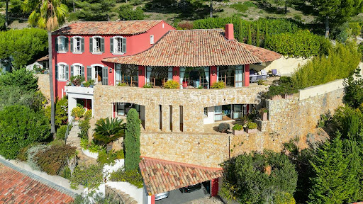 Seaside house with pool and terrace 3