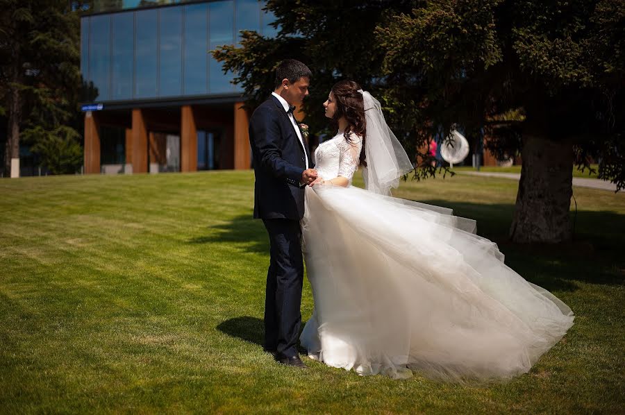 Fotógrafo de bodas Dasha Saveleva (savelieva). Foto del 26 de julio 2019