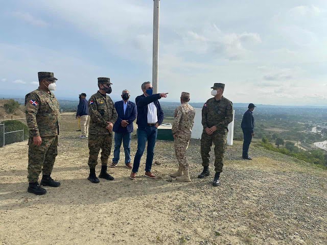 PRESIDENTE ABINADER VISITA BASE INTERAGENCIAL CARRIZAL EN ELÍAS PIÑA. 