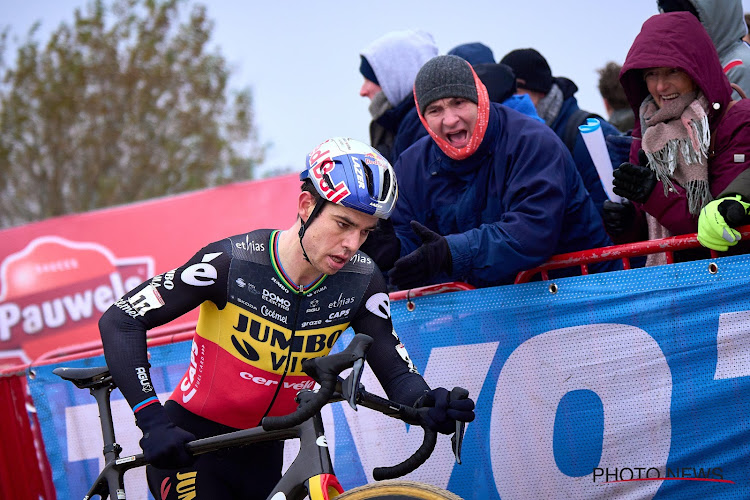 Wout Van Aert wint in Loenhout na een nieuwe beklijvende strijd: "Ik dacht dat Mathieu van der Poel in de slotronde weg was"