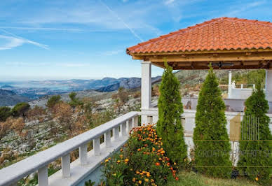 House with pool and terrace 3