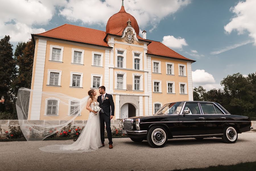 Fotograf ślubny Mikhail Laryanovskiy (media-arts). Zdjęcie z 8 kwietnia