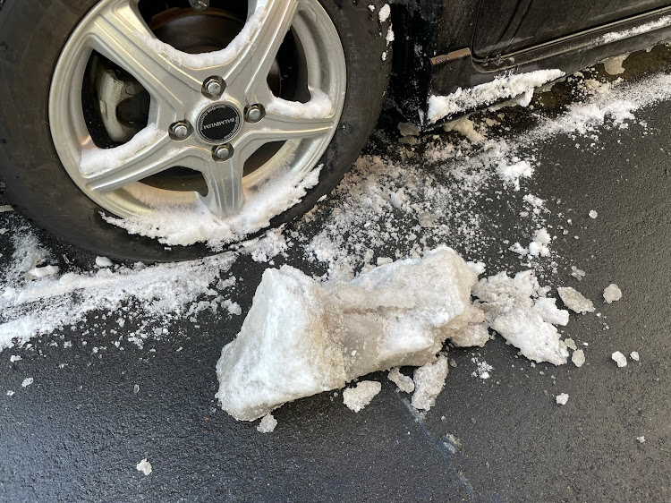 スペーシアカスタムの雪の塊・雪の塊にはご注意を・積雪路面・雪の付着に関するカスタム事例の投稿画像2枚目