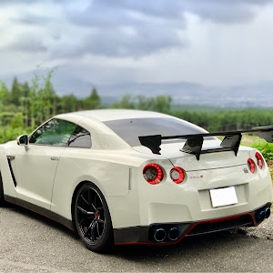 NISSAN GT-R