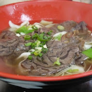 東呷牛肉麵