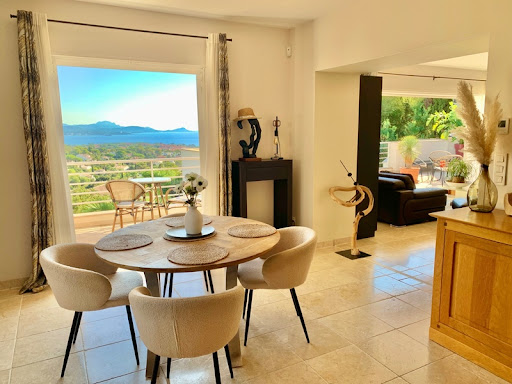 Villa avec piscine et terrasse 5
