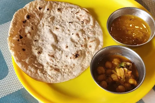 5 Phulka With Veg Curry And Dal