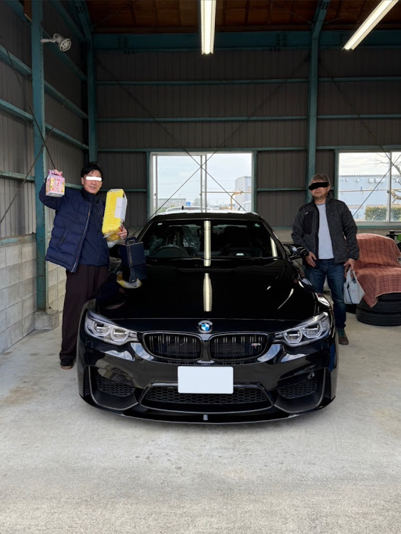 M4 クーペのプリウスα G's・M4よろしくお願いします・よく似てるけどちょっと違う・#車高が高い・agucciさんありがとうございましたに関するカスタム事例の投稿画像2枚目