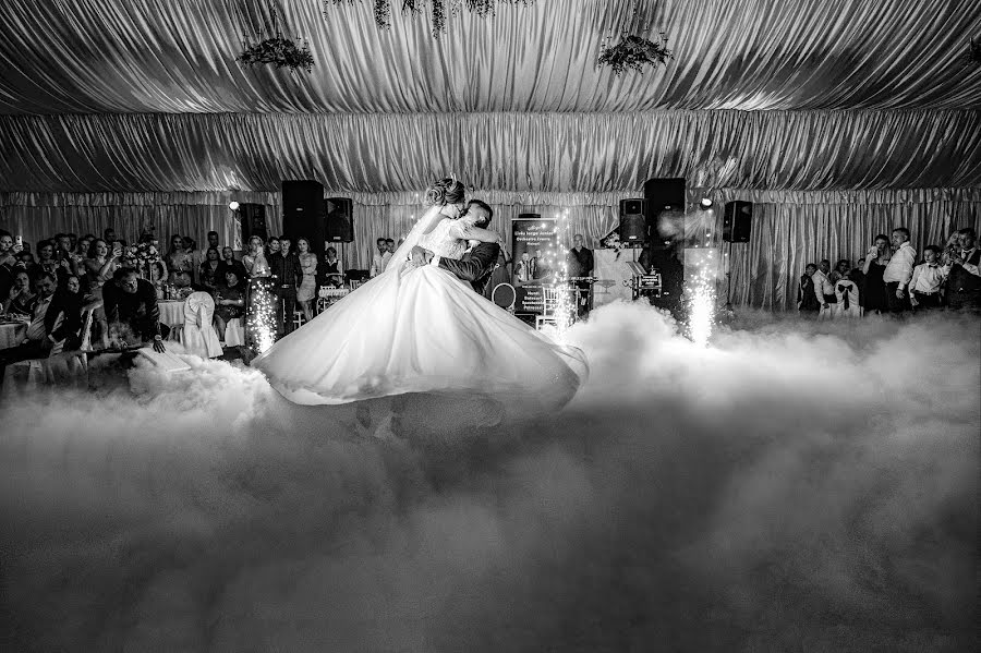 Wedding photographer Romeo Catalin (fotoromeocatalin). Photo of 7 December 2023