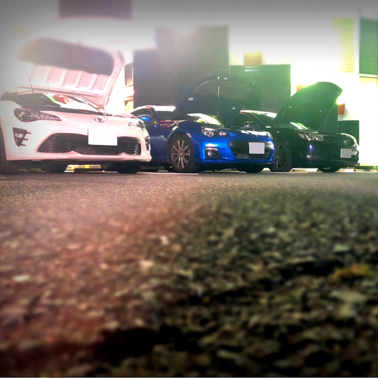86のレガシィツーリングワゴン・BR9・BRZ・ZC6・ボンネットぱっかーんに関するカスタム事例の投稿画像1枚目