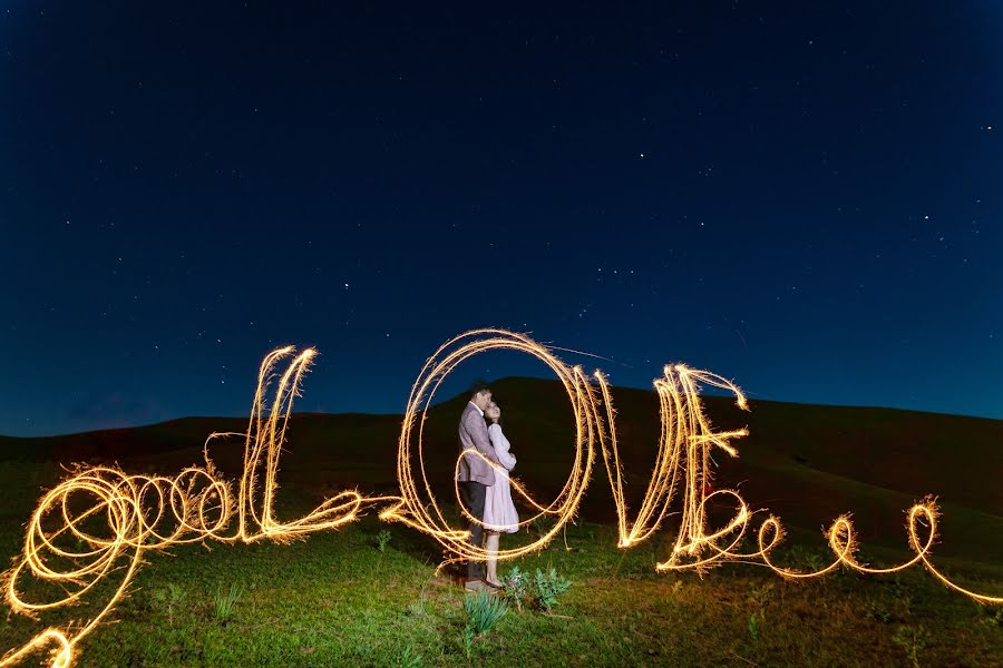 Fotógrafo de casamento Kubanych Moldokulov (moldokulovart). Foto de 19 de abril 2019