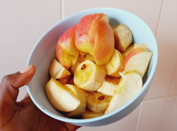 A bowl of fruits