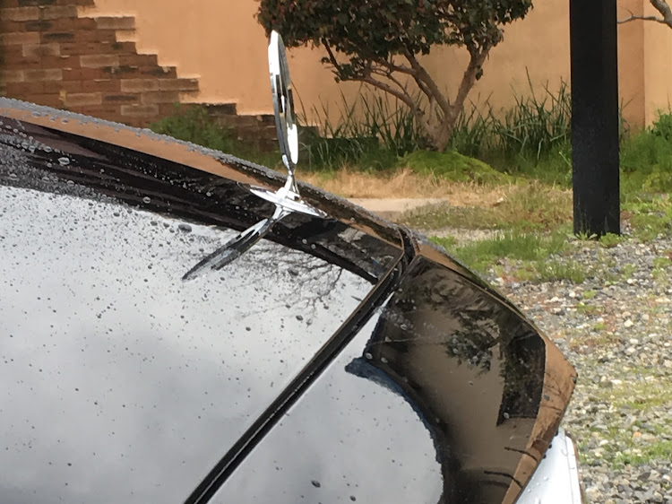 Cクラス ステーションワゴンのボンネットマスコットに関するカスタム事例の投稿画像1枚目