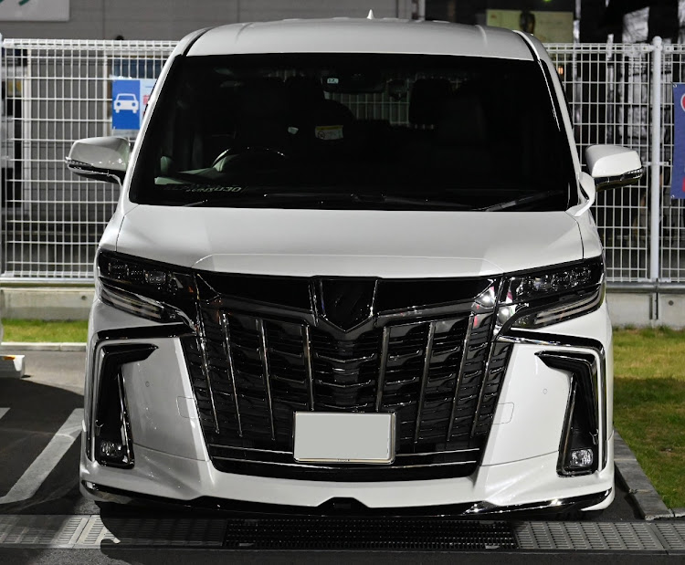 アルファードのYOASOBI・アルファード30後期・低そうで低くない少し低い車・ヌルテカボディに関するカスタム事例の投稿画像4枚目