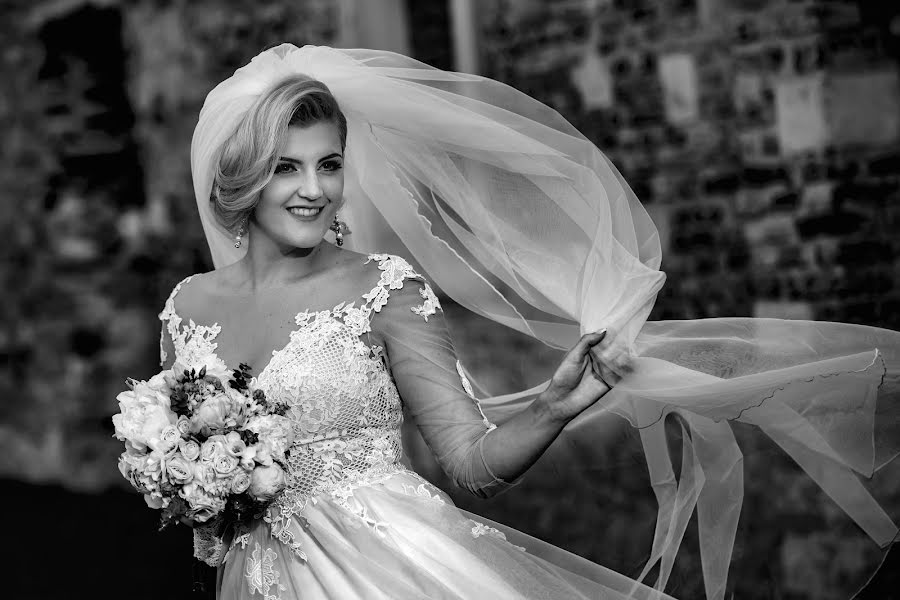 Fotografo di matrimoni Alexandra Szilagyi (alexandraszilag). Foto del 29 maggio 2019