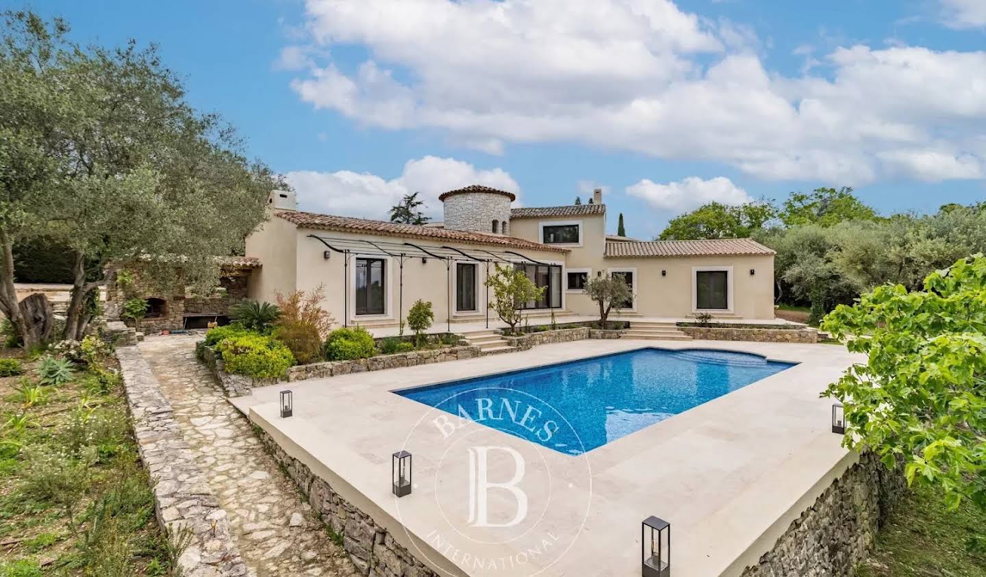 Villa with pool Valbonne