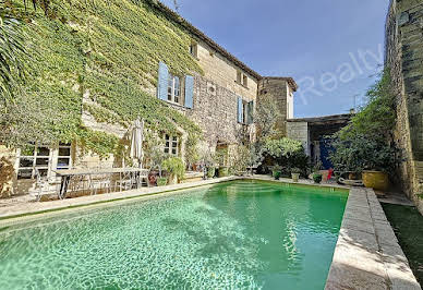 Maison avec piscine et jardin 10