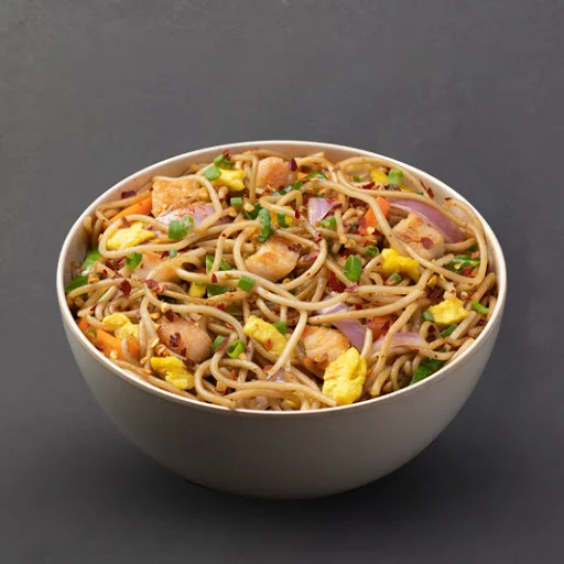 Chicken Chilli Garlic Noodles - Half (500 Ml)