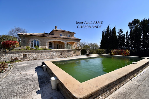 House with pool and terrace - Buy this luxury house in Pont-Saint-Esprit, 9 rooms, 6 bedrooms