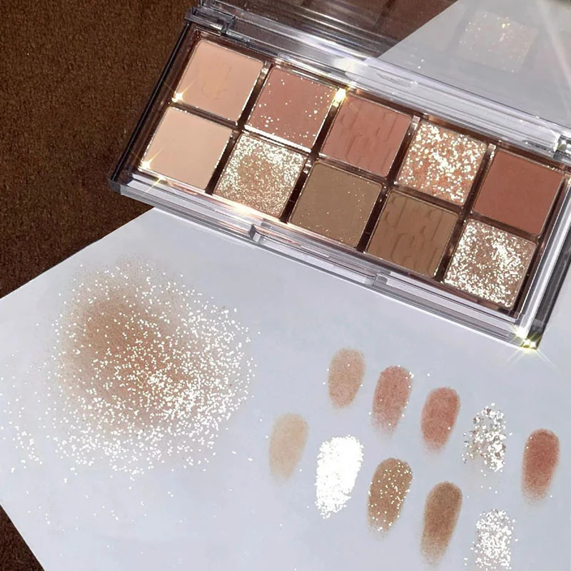 Palette de fards à paupières Earth Matte 10 couleurs. Créez des looks naturels et polyvalents avec des teintes terreuses mates longue tenue et hautement pigmentées.