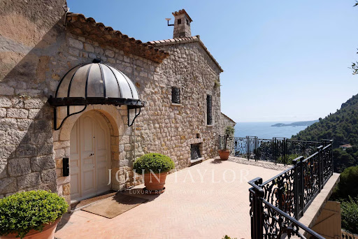 Villa with pool 5