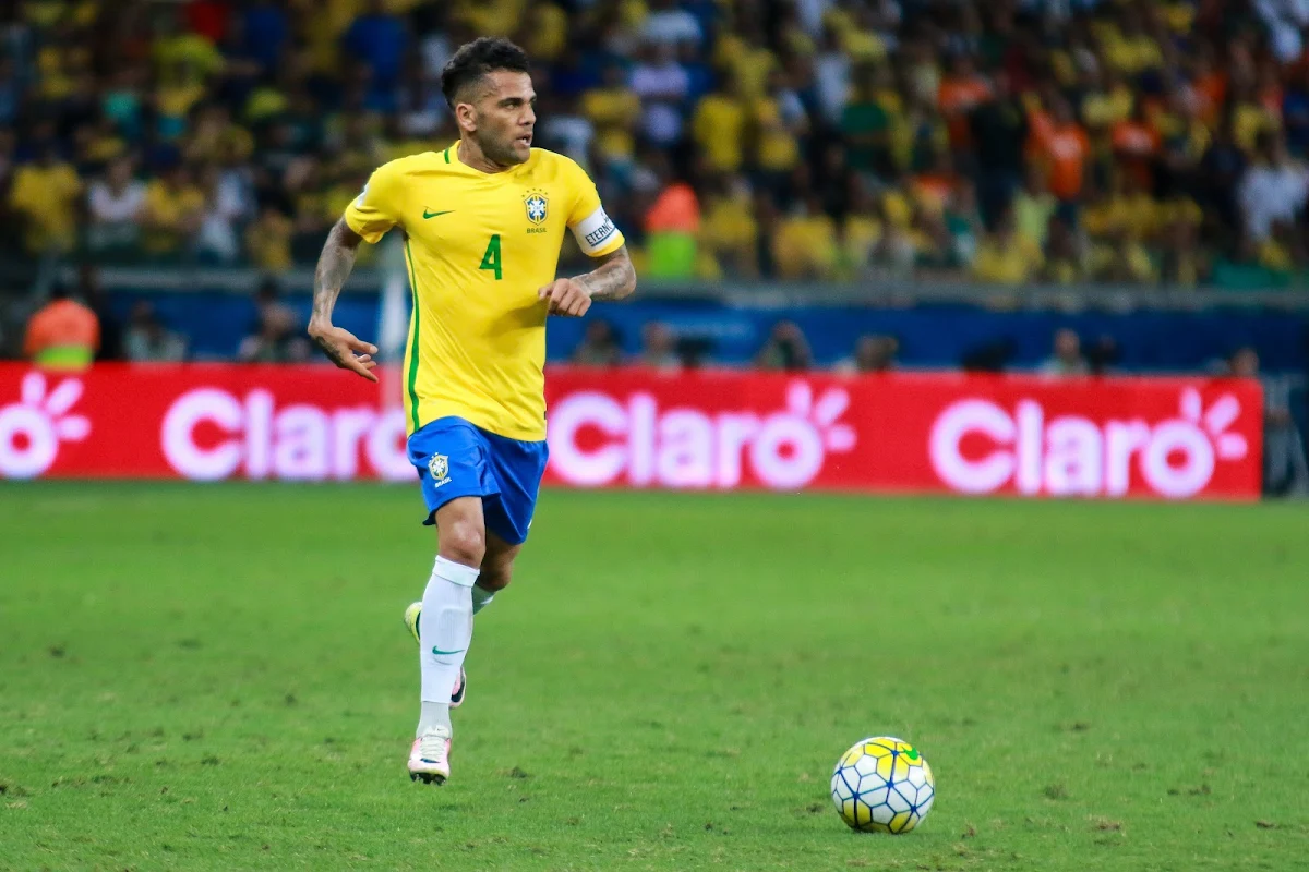 Élu meilleur joueur de la Copa America, Daniel Alves réagit : "Je suis au chômage, on va voir si quelqu'un me donne du travail"