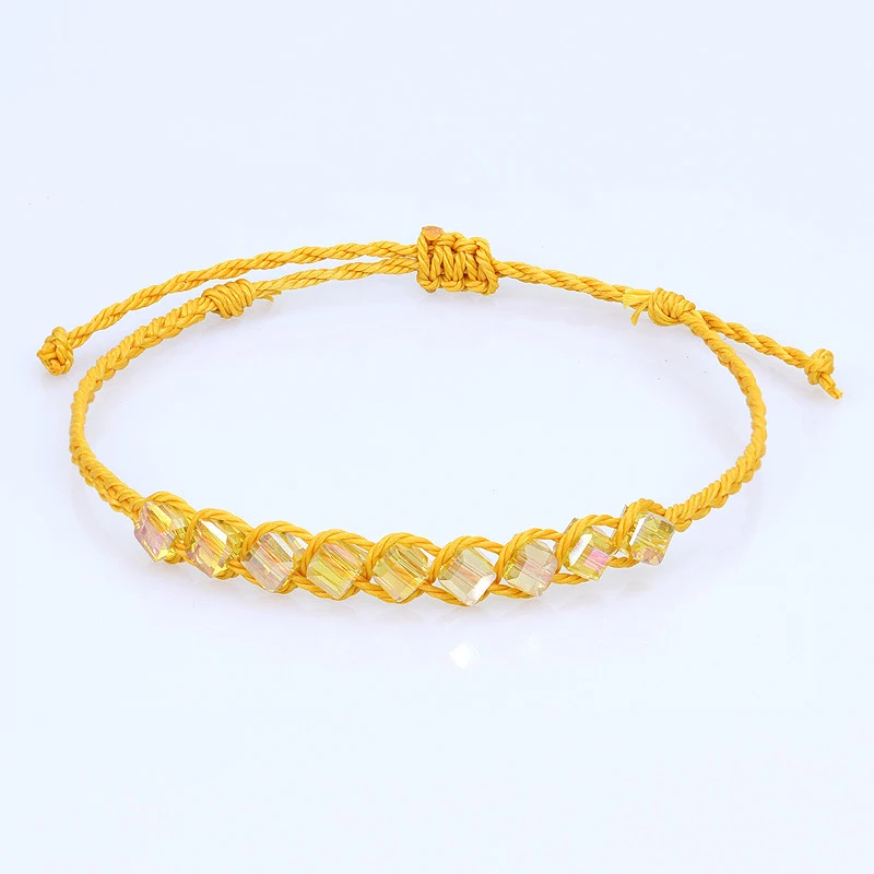 Bracelet artisanal en perles de cristal cubique, un accessoire élégant et brillant pour femmes, parfait pour toutes les occasions.