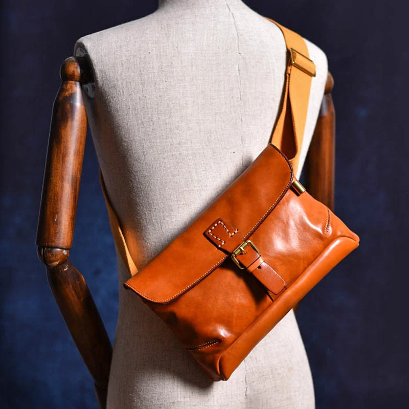 Title 4, Bolsa Masculina Transversal Retrô em Couro Bovi...