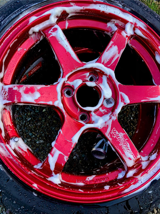 S660のRosso cremisi・真紅の赤・カイザーベリアル号・新品タイヤに関するカスタム事例の投稿画像4枚目