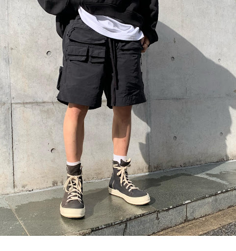 Title 3, Stylish multi-pocket functional workwear shorts...