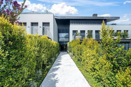 Appartement avec terrasse et piscine 1