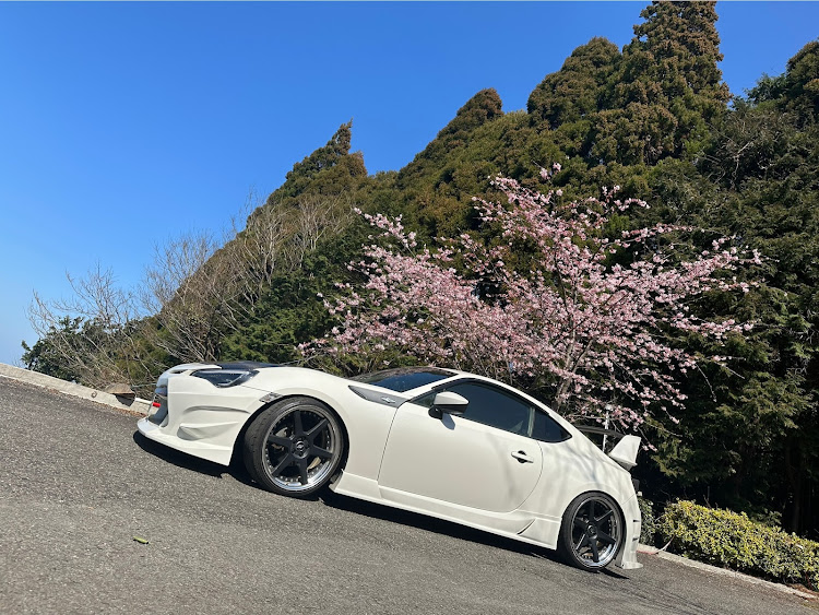 なるーさんが投稿した86欲しい・車変えたい・スバルBRZのラピスブルーもいいなに関するカスタム事例の投稿画像3枚目