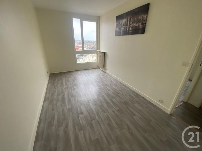 Location  appartement 3 pièces 65.68 m² à Corbeil-Essonnes (91100), 912 €