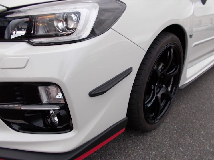 WRX S4のWRX S4・STI・カナード・subie・エアロ取付に関するカスタム事例の投稿画像1枚目